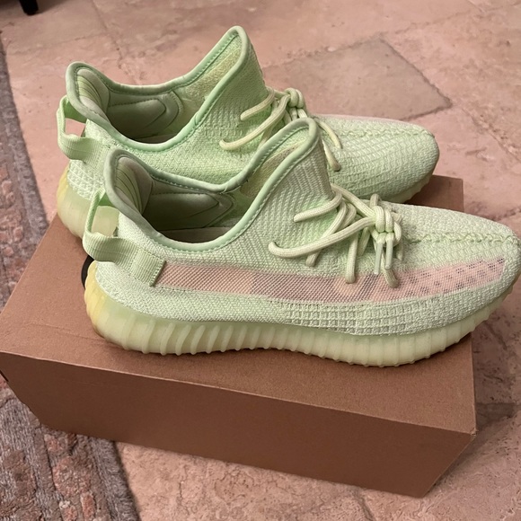 adidas Yeezy Boost 350 V2 Glow - Picture 1 of 7
